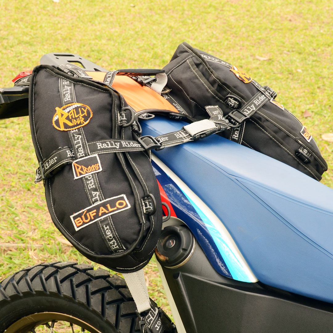 Bolsa para trilha de moto Búfalo Rally Rider - montada na moto, traseira