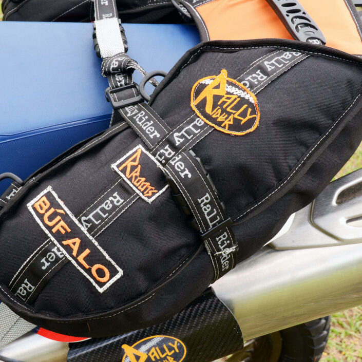Bolsa para trilha de moto Búfalo Rally Rider - montada na moto